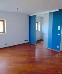 Vendita Multilocale in Via Commerciale, 143