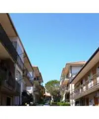 Aci Sant'Antonio: Magazzino Altro