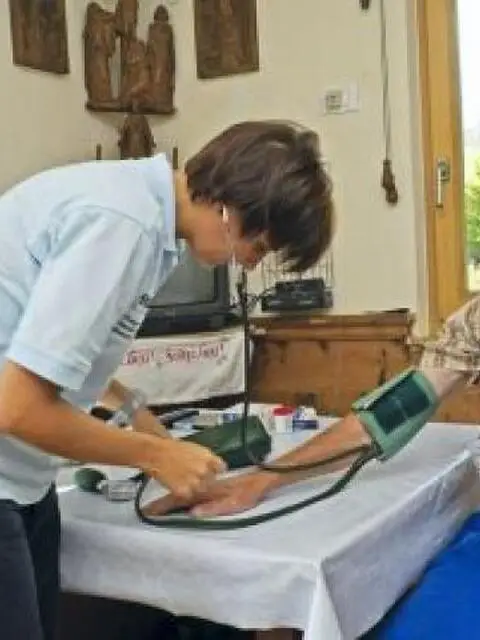 CERCASI BADANTE CONVIVENTE CERCASI BADANTE CONVIVENTE
