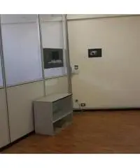 Affitto Magazzino in Via Lucrezia Romana Affitto Magazzino in Via Lucrezia Romana