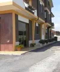 Affitto Magazzino in via Tiberina