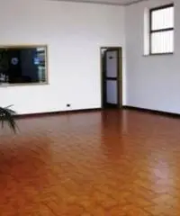 Affitto Magazzino in via Tiberina