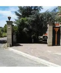 Affitto Magazzino in Via Appia Nuova, 21