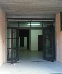 Affitto Magazzino in Via degli Olmetti