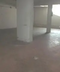 Affitto Magazzino in Via Ardeatina