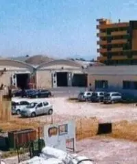 Campo Jemini: Vendita Capannone in S.R. 148 Pontina al Km 28,000