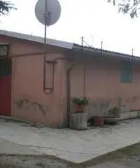 Frattocchie: Affitto Laboratorio in Via Nettunense Nuova