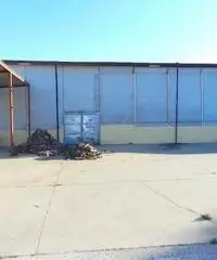 Fregene: Affitto Capannone in Viale di Porto