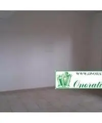 Guidonia: Vendita Capannone in Via Nazionale Tiburtina