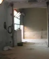 Montelarco: Affitto Magazzino in Via Bramante Montelarco: Affitto Magazzino in Via Bramante