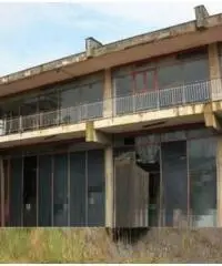 Pian Di Gerri: Vendita Capannone in angolo via appia sud 3