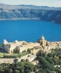 Pavona: Vendita Magazzino in Via degli Olmi