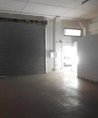 Pratica Di Mare: Affitto Magazzino in Viale Anchise