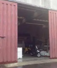 Magazzino in vendita a Parma, Via Traversetolo