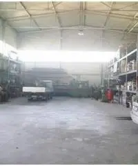 Santa Maria Degli Angeli: Vendita Magazzino da 600mq con ascensore Santa Maria Degli Angeli: Vendita Magazzino da 600mq con ascensore