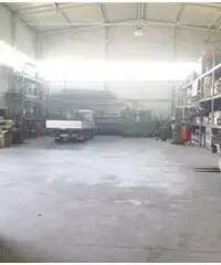 Santa Maria Degli Angeli: Vendita Magazzino da 600mq con ascensore Santa Maria Degli Angeli: Vendita Magazzino da 600mq con ascensore