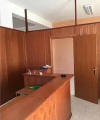 Caparrone: Affitto Magazzino da 170mq con posto auto Caparrone: Affitto Magazzino da 170mq con posto auto