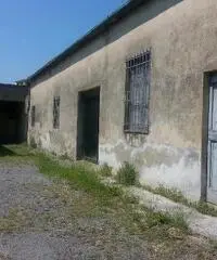 Magazzino in vendita a NAVACCHIO - Cascina 200 mq  Rif: 469149