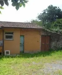 Vendita Magazzino in Via Circumlacuale