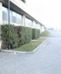 Affitto Magazzino in grand chemin