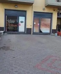 Affitto Magazzino in Via Carrata