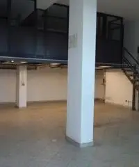 Affitto Magazzino in Via Carrata