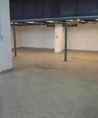 Affitto Magazzino in Via Carrata