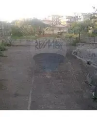 Deposito 200 mq con 800 mq di spazio esterno