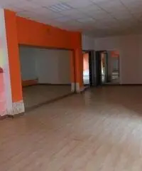 in affitto Privato magazzino centro ( via umberto mq 500