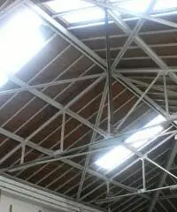 RIPOSTO - Ampio capannone al centro del paese