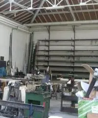 RIPOSTO - Ampio capannone al centro del paese