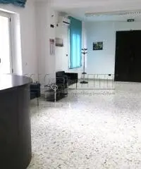 Capannone / Fondo in affitto a Catanzaro, Lido Fortuna