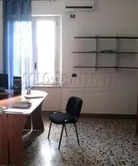 Capannone / Fondo in affitto a Catanzaro, Lido Fortuna