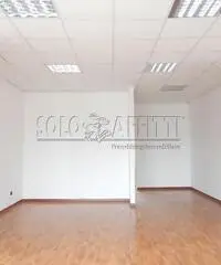 Oltre 3 vetrine in affitto a Borgia