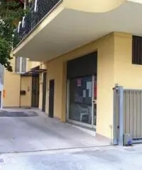 Privato vendesi-affittasi CHIETI SCALO Locale 143 mq fronte CONAD