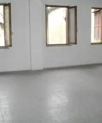 Affitto Magazzino in Largo Adua