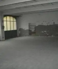 Affitto Magazzino in Largo Adua