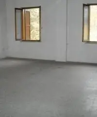 Affitto Magazzino in Largo Adua