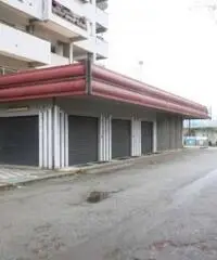 Quattromiglia: Affitto Magazzino in Via Alessandro Volta Quattromiglia: Affitto Magazzino in Via Alessandro Volta