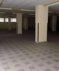 Quattromiglia: Affitto Magazzino in Via Alessandro Volta Quattromiglia: Affitto Magazzino in Via Alessandro Volta