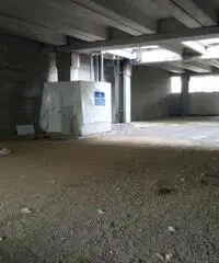 Scandicci ( zona Casellina ) capannone artigianale nuovo di 500 mq, con altezza 4,70 m, ufficio, due