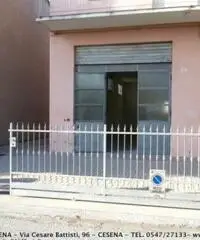 Centro città: Affitto Magazzino in Via Lepanto