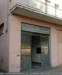 Centro città: Affitto Magazzino in Via Lepanto