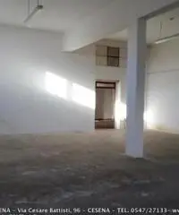 Centro città: Affitto Magazzino in Via Lepanto