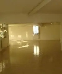 Vendita Laboratorio in via Limate