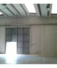 Privato affitta capannone a Valdaro