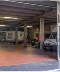 Affitto Capannone in centro commerciale strada coperta