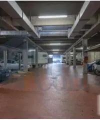 Affitto Capannone in centro commerciale strada coperta