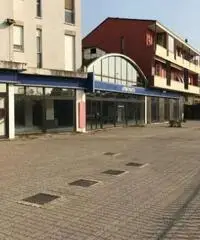 Affitto Capannone in via Sempione 184