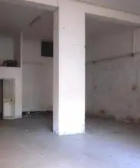 Magazzino in Affitto a Quarto